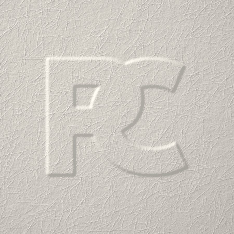 Monograma em relevo seco sobre papel texturizado